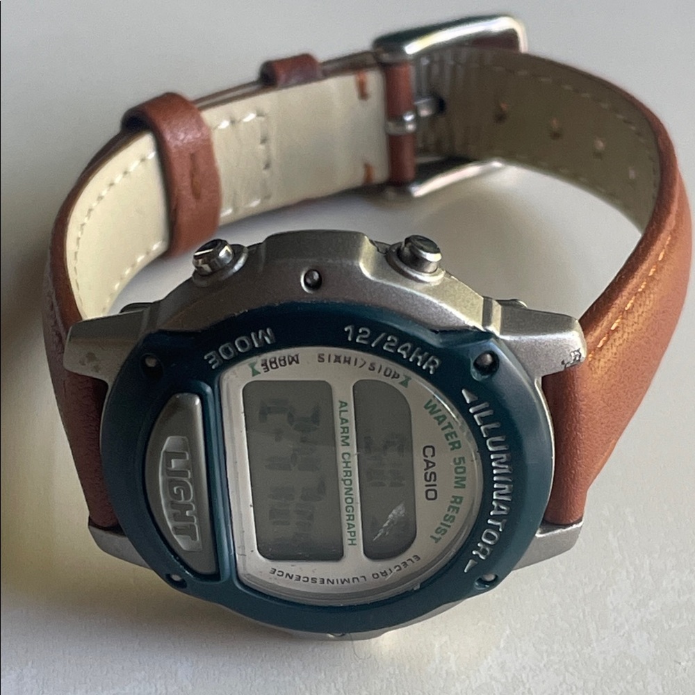 Casio LW-22H Illuminator Watch with brown Strap - Picture 6 of 7